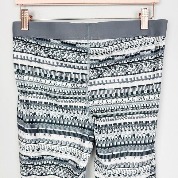 NIKE PRO | 8 Bit Dri Fit Full Length Gray & White Leggings Women’s Size X-Large - Picture 10 of 10